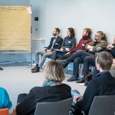 Nachhaltigkeitstagung 2018: Nachhaltigkeit first; Referent tauscht sich in einem Workshop mit den Teilnehmenden aus